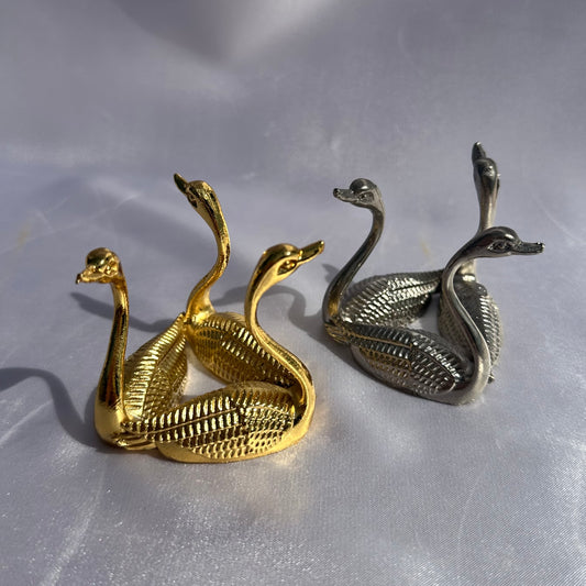 Assorted swan sphere stand