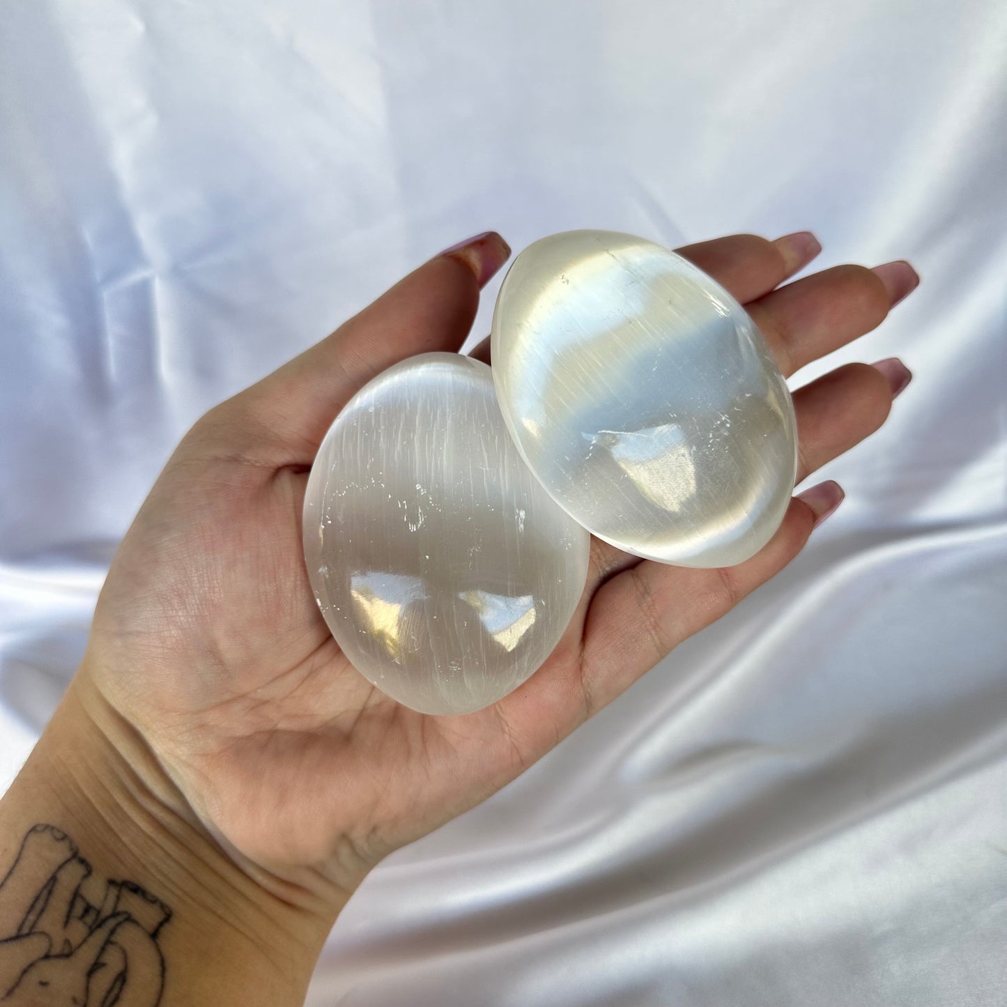 Selenite palm stone