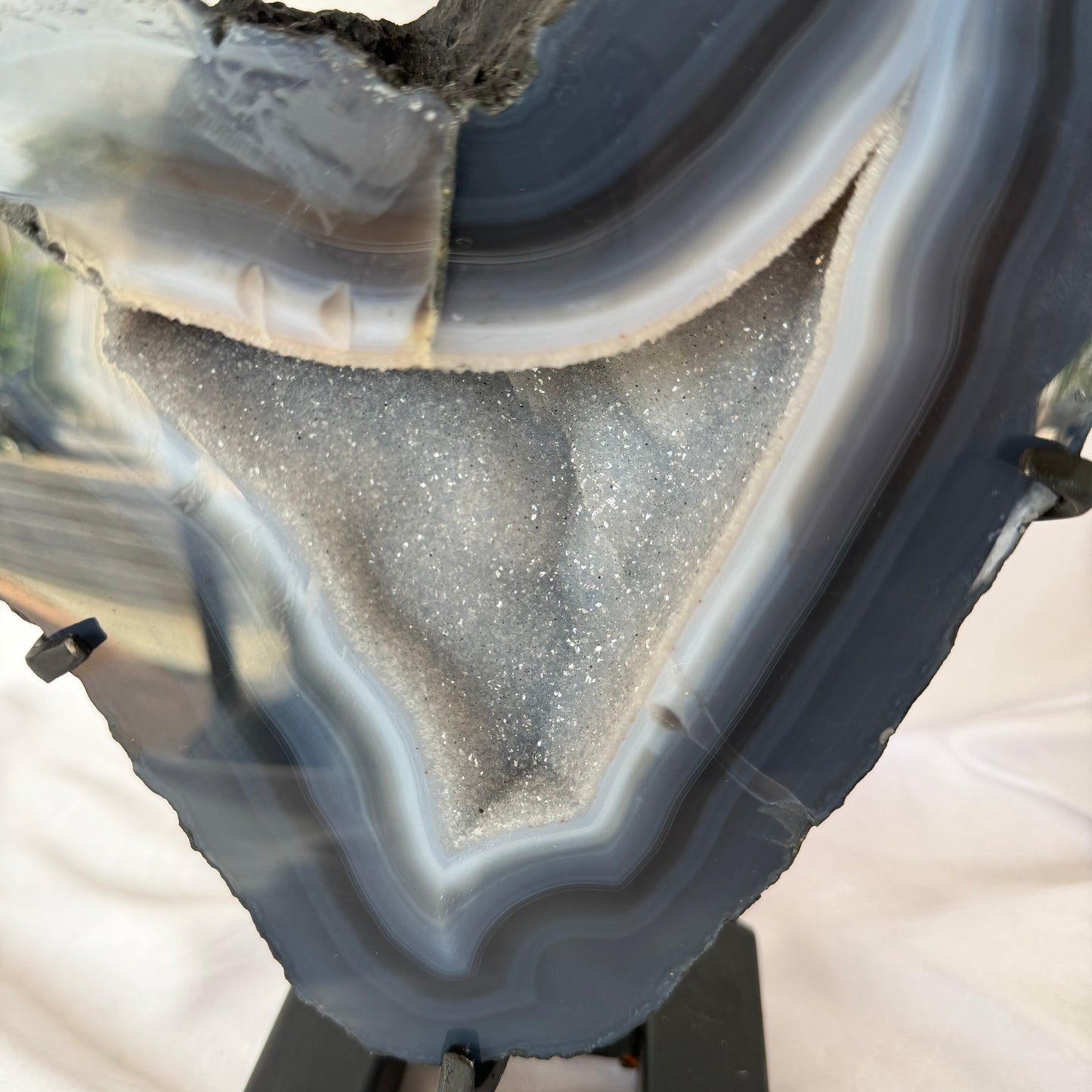 Sugar agate cave on stand