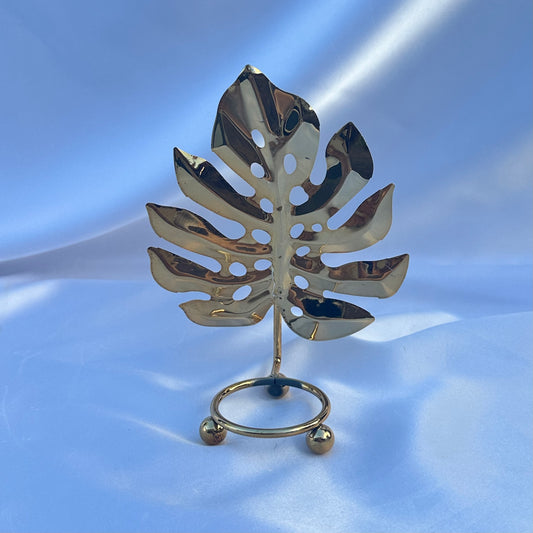 Gold jungle leaf sphere stand