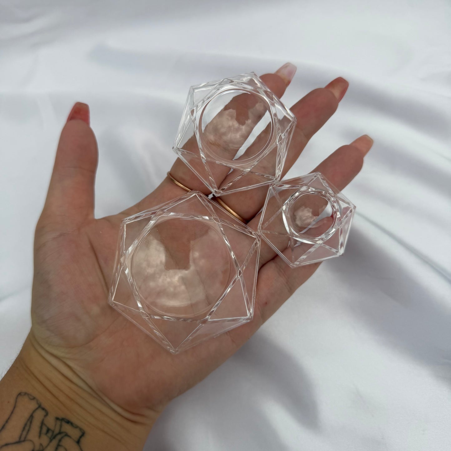 Clear plastic hexagon sphere stand