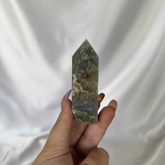 Druzy moss agate point #41