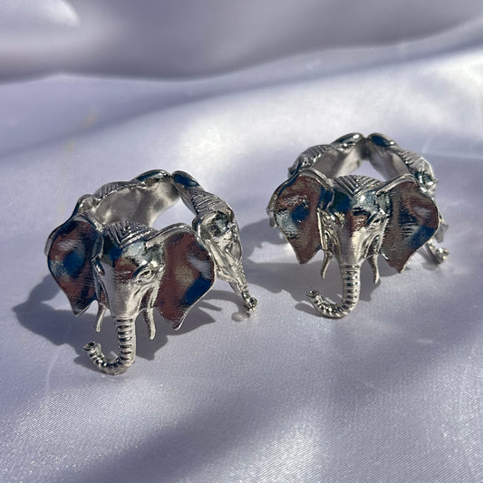 Assorted elephant circle sphere stand
