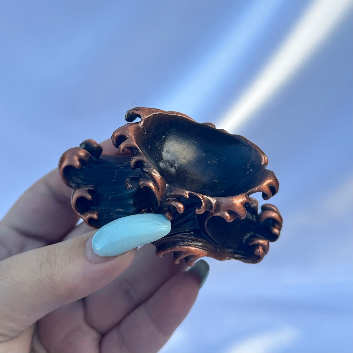 Ceramic wave sphere stand