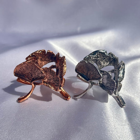 Assorted leaf circle sphere stand