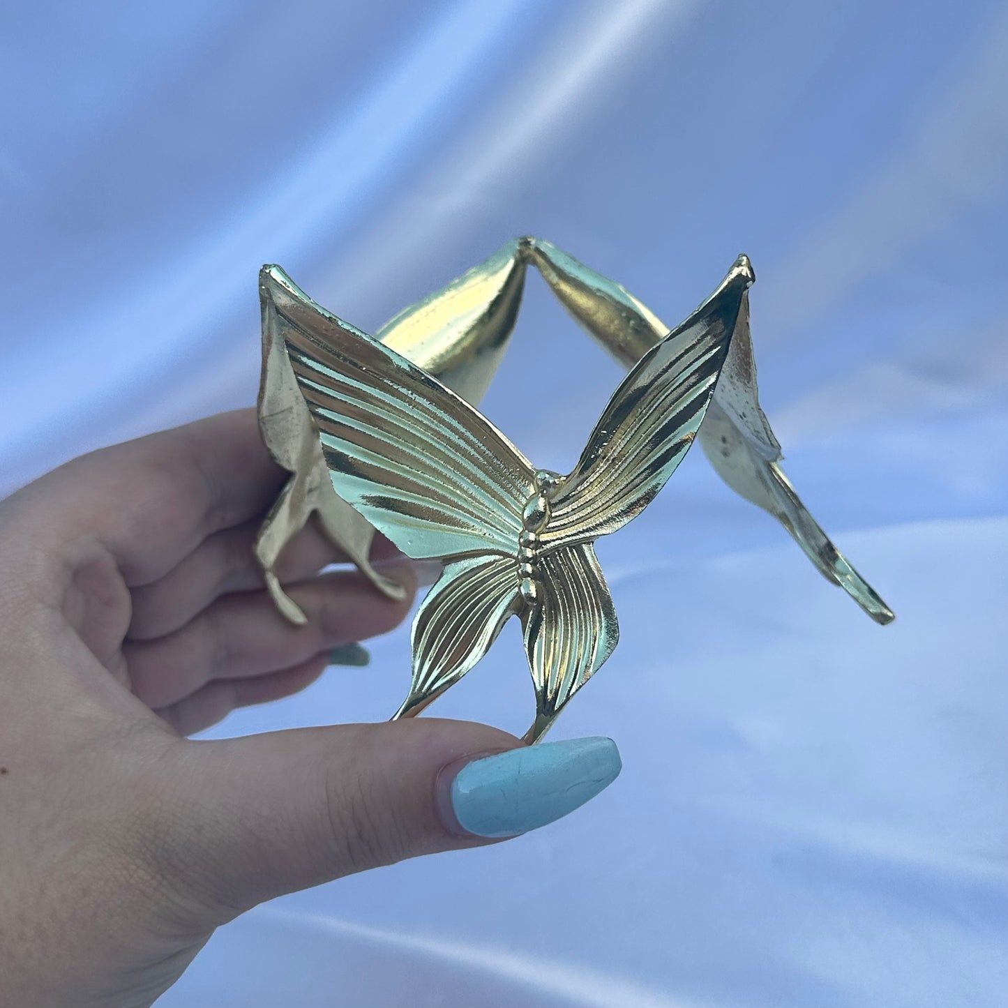 Assorted butterfly circle sphere stand