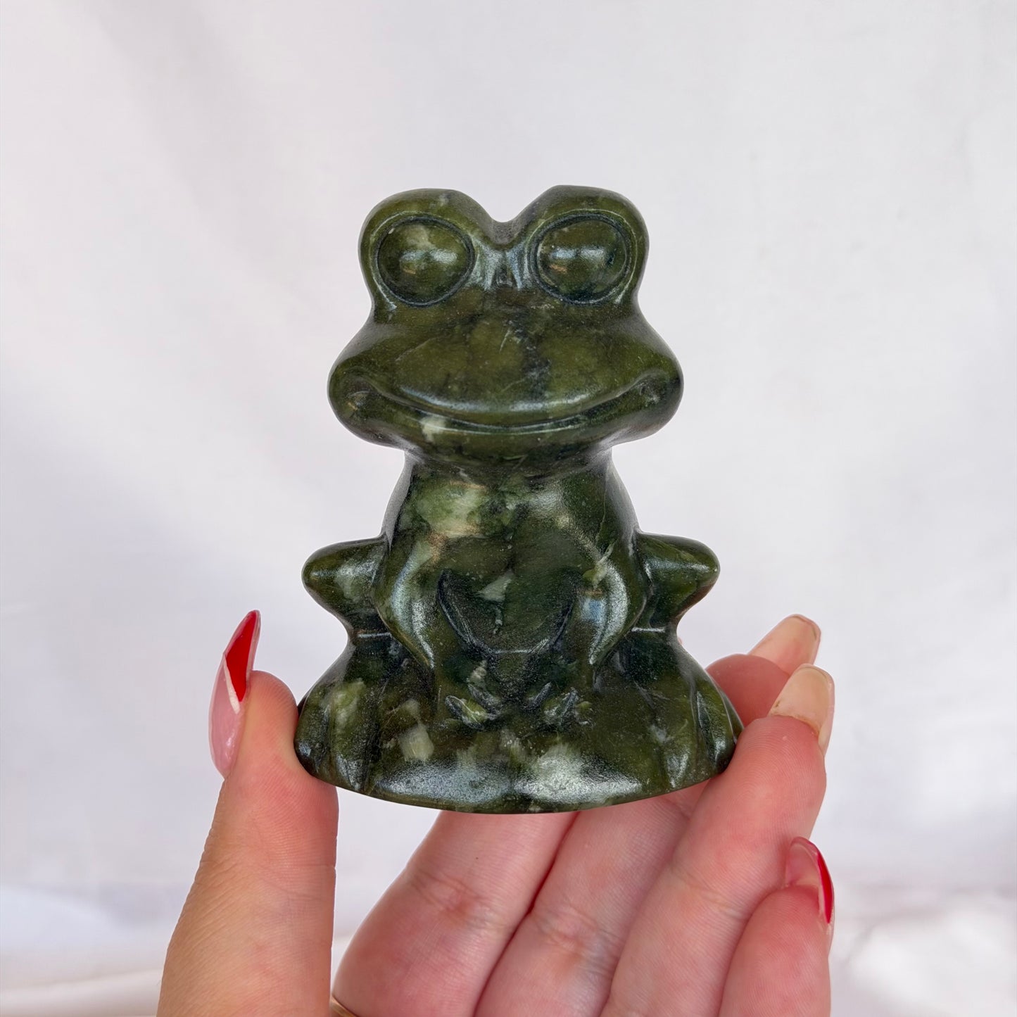 Nephrite jade frog