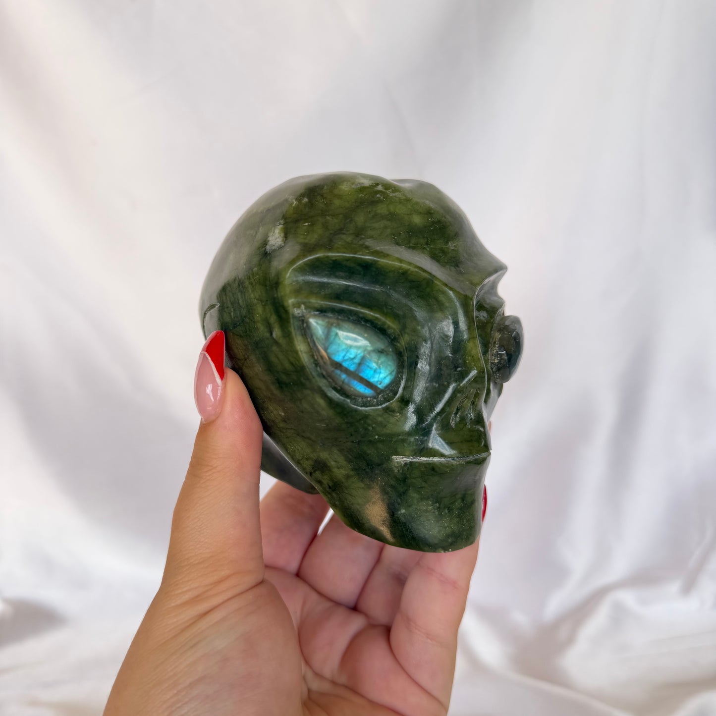 Nephrite jade alien head