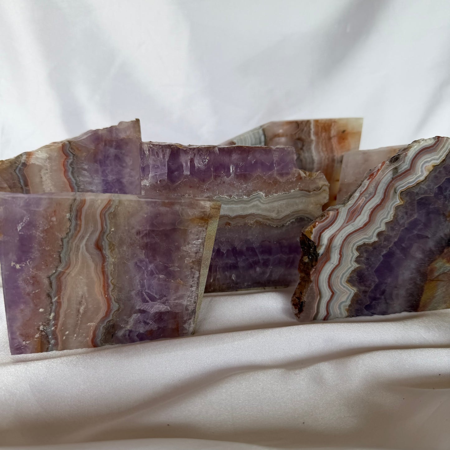 Freestanding Amethyst x agate slabs
