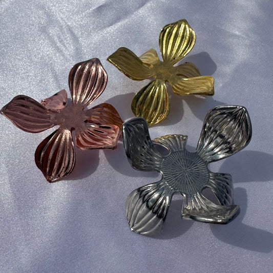 Assorted petal flower sphere Stand